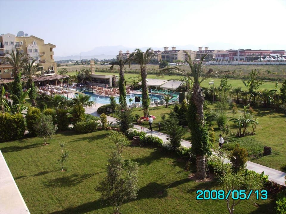 Wo man hinblickt: Das duftende grün Belek Beach Resort Hotel