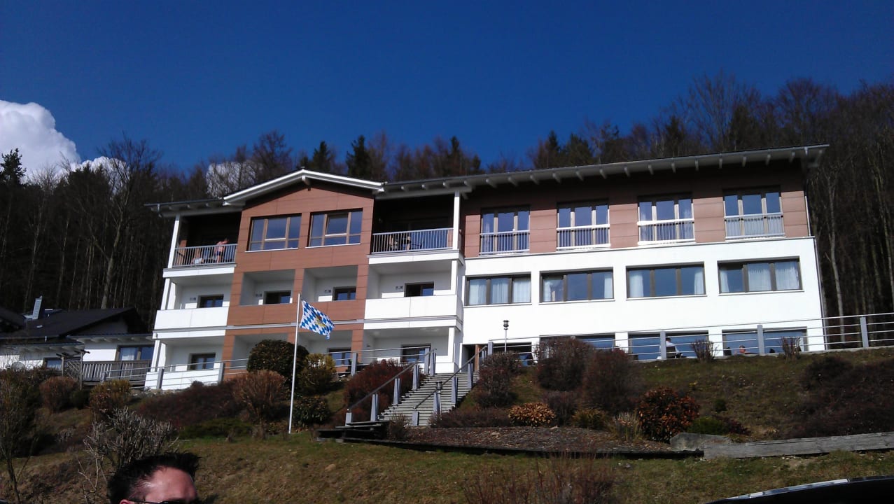 Blick vom Parkplatz auf das Hotel Thula Wellnesshotel Bayerischer Wald