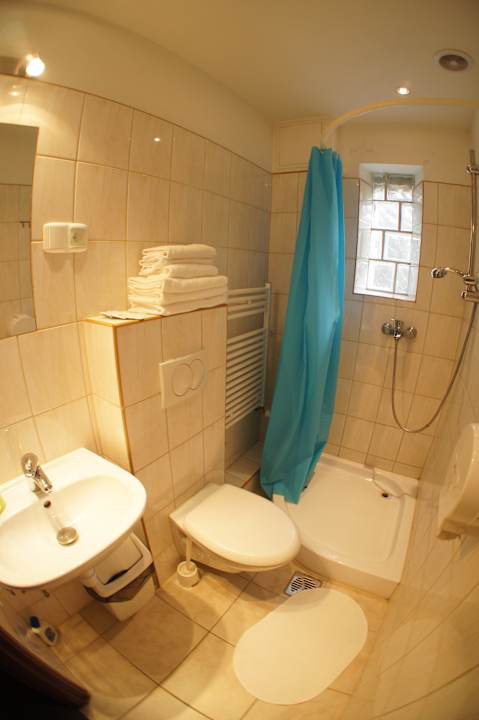 Łazienka pokój 3 os Privatzimmer Nest Nocleg Poznań