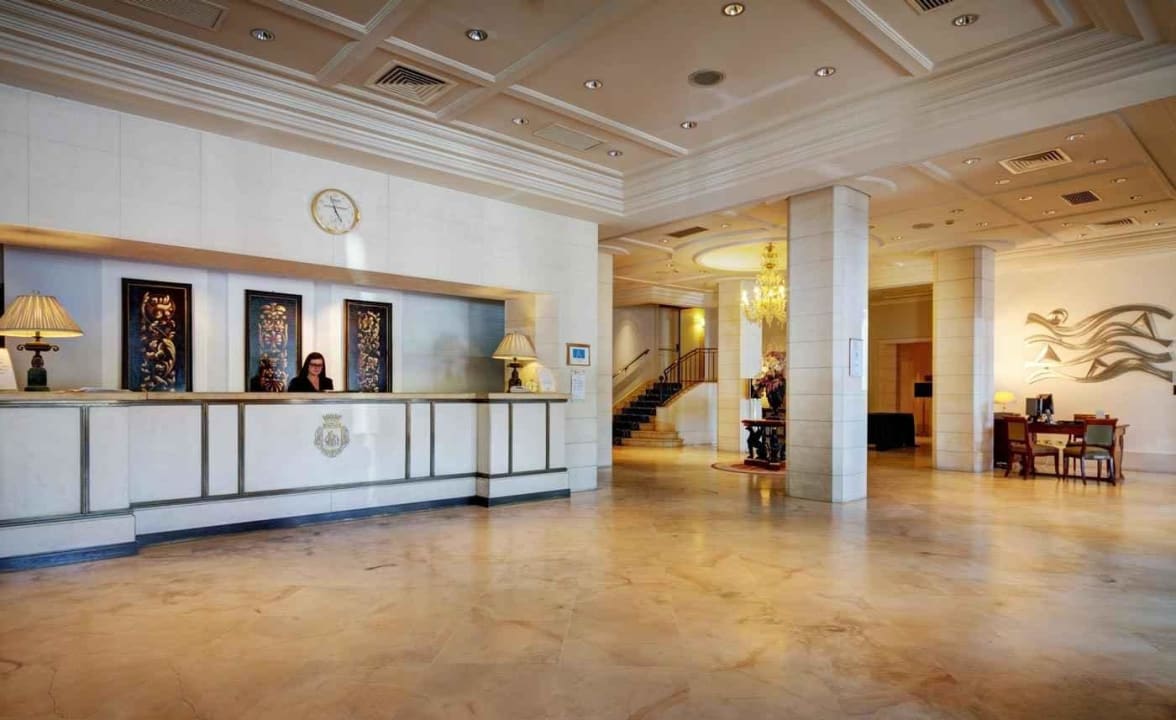 Entrance Mercure Catania Excelsior