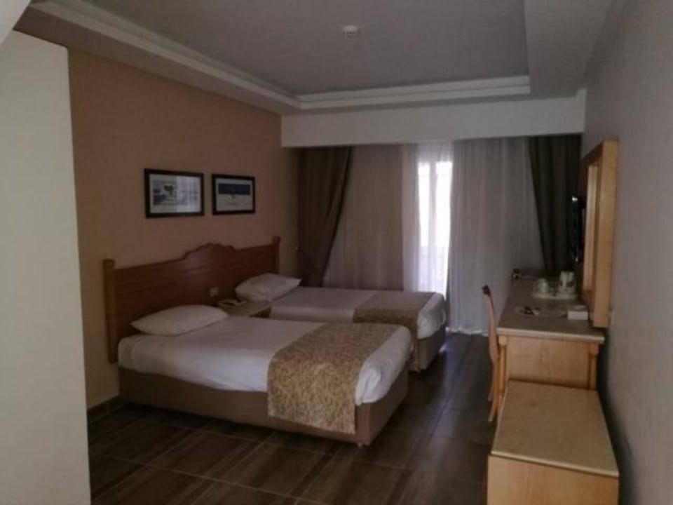 Untere Etage im Familien Zimmer Beach Albatros Resort
