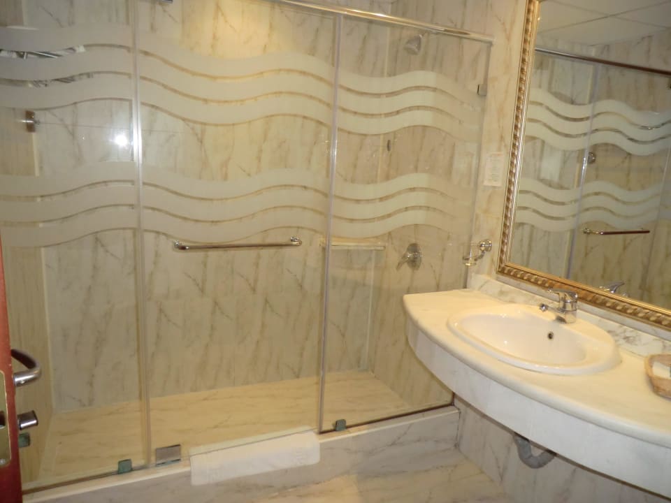 Große Dusche Titanic Beach Spa & Aqua Park