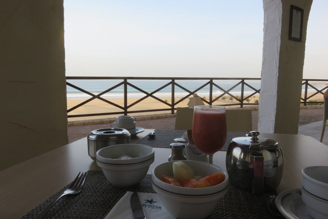 Schönes Frühstück mit traumhaften Blick... VOI Praia De Chaves Resort