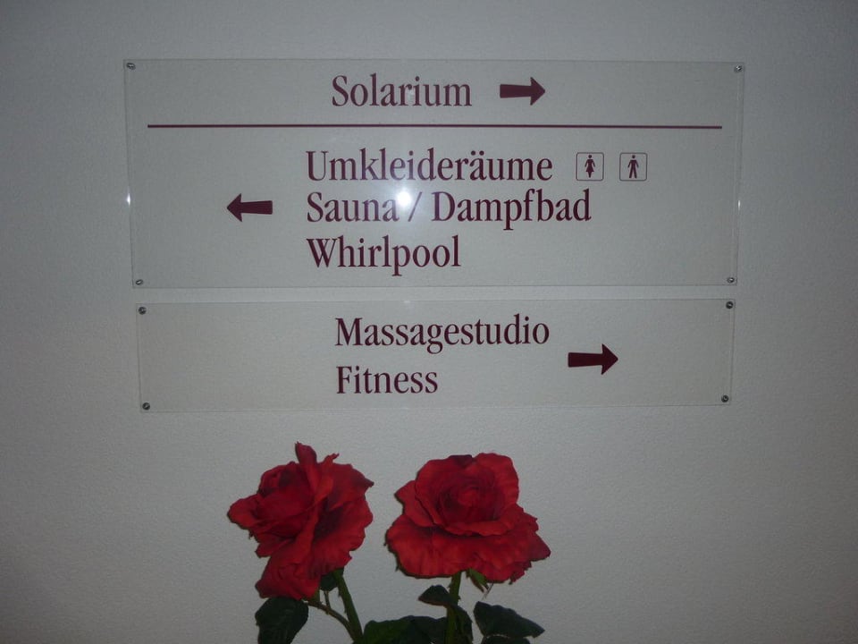Zum Wellnessbereich Turmhotel Victoria