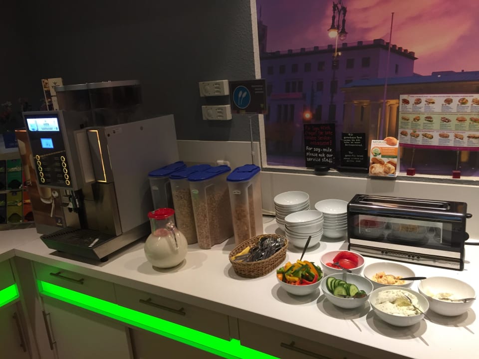 Frühstück greet Berlin Alexanderplatz