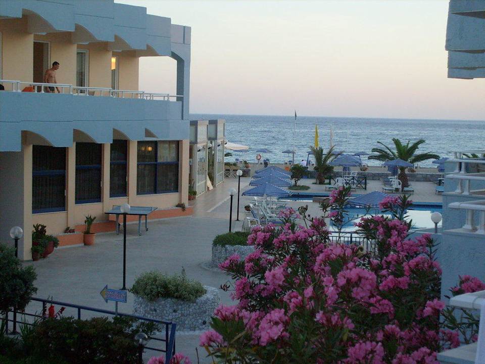 Innenhof vom Balkon Hotel Kathrin Beach