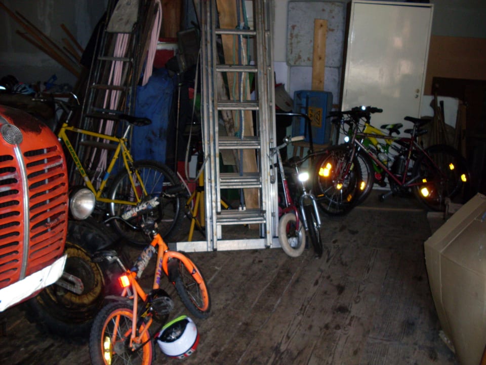 Mountainbikes, Kinderfahrräder, Tretroller etc.  Ferienhaus Ebene