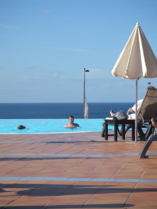 Einer von 3 Pools H10 Playa Meloneras Horizons Collection