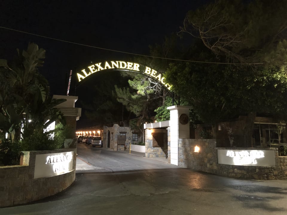 Außenansicht Alexander Beach Hotel & Village Resort