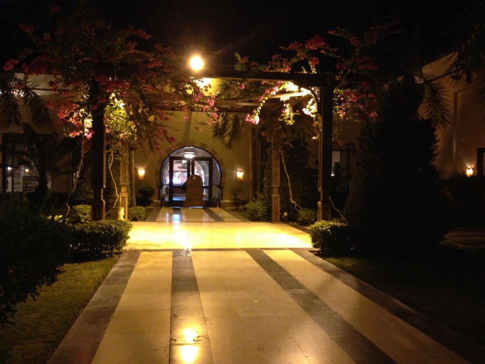 Центральный вход в ресторан Stella Beach Resort & Spa Makadi Bay