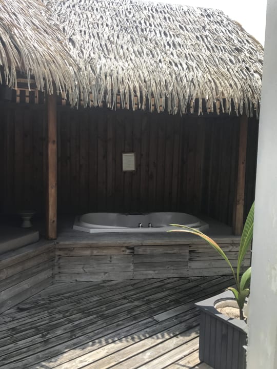 Jacuzzi  Kuredu Island Resort & Spa