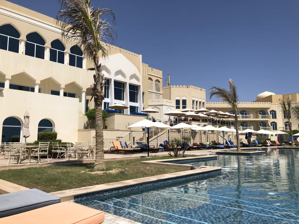 Blick auf Hauptgebäude Wyndham Garden Salalah Mirbat