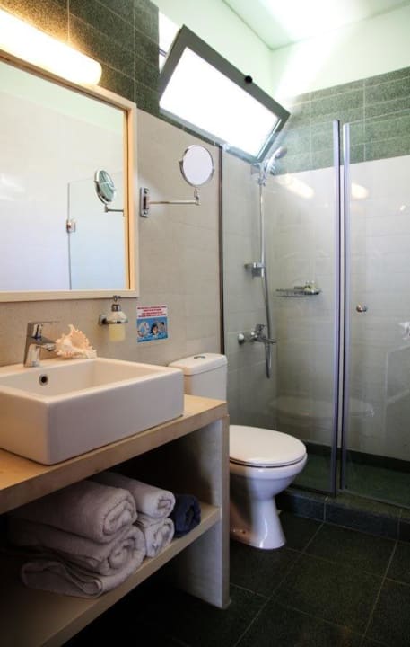 Shower Nereids Apartments