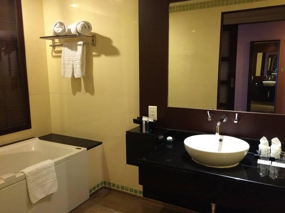 Bathroom Amenities Hotel Grand Pacific Sovereign Resort & Spa