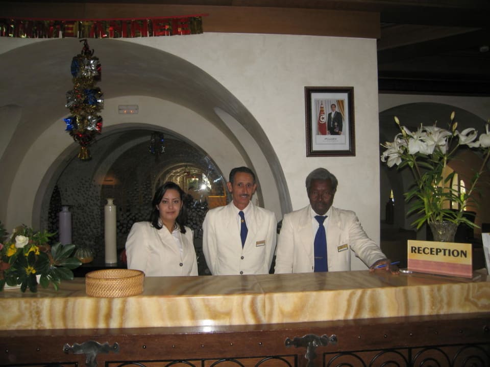 Die freunlichen Helfer an der Rezeption Sentido Djerba Beach
