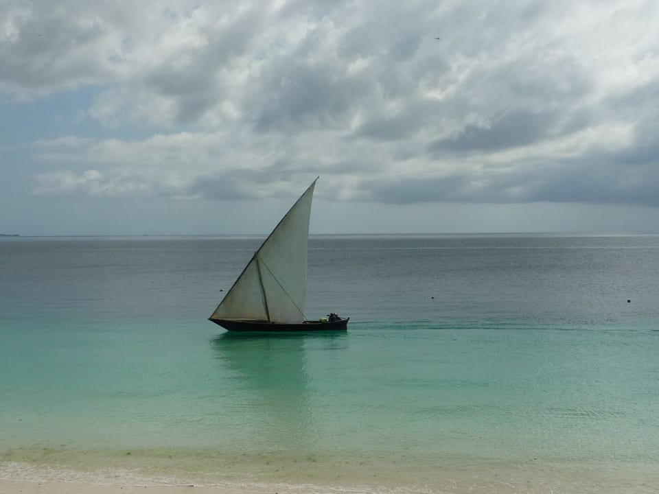 Segelboot am Strand Royal Zanzibar Beach Resort
