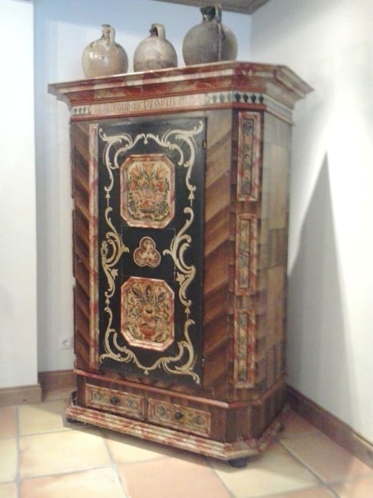 Old furniture Theresa - Wellness & Genießer Hotel