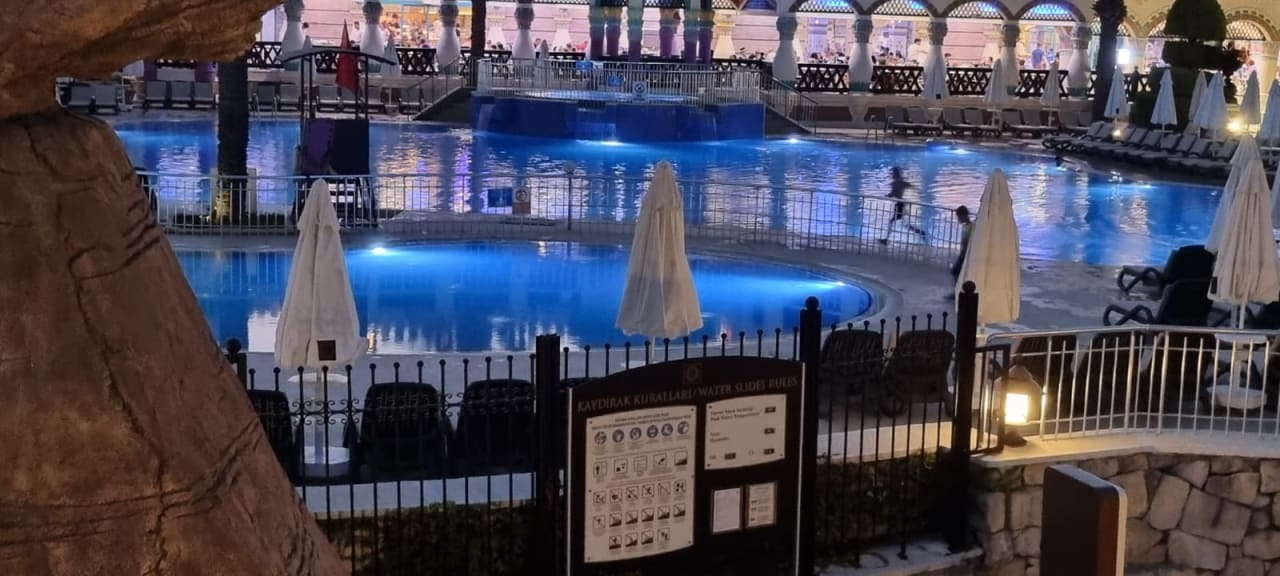 Pool Kamelya Aishen Club