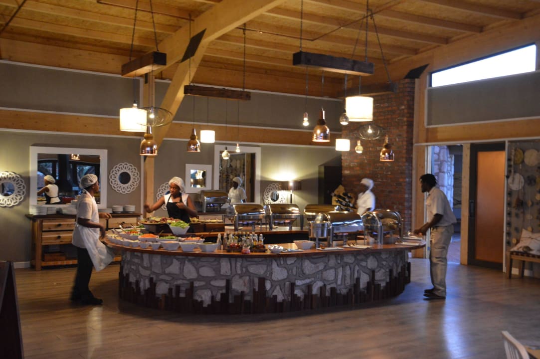 Tägliche Ausspeisung Kalahari Anib Lodge