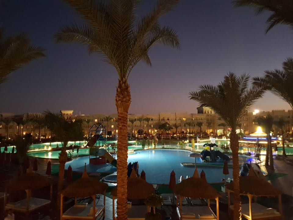 Pools am Abend Pickalbatros Palace Resort