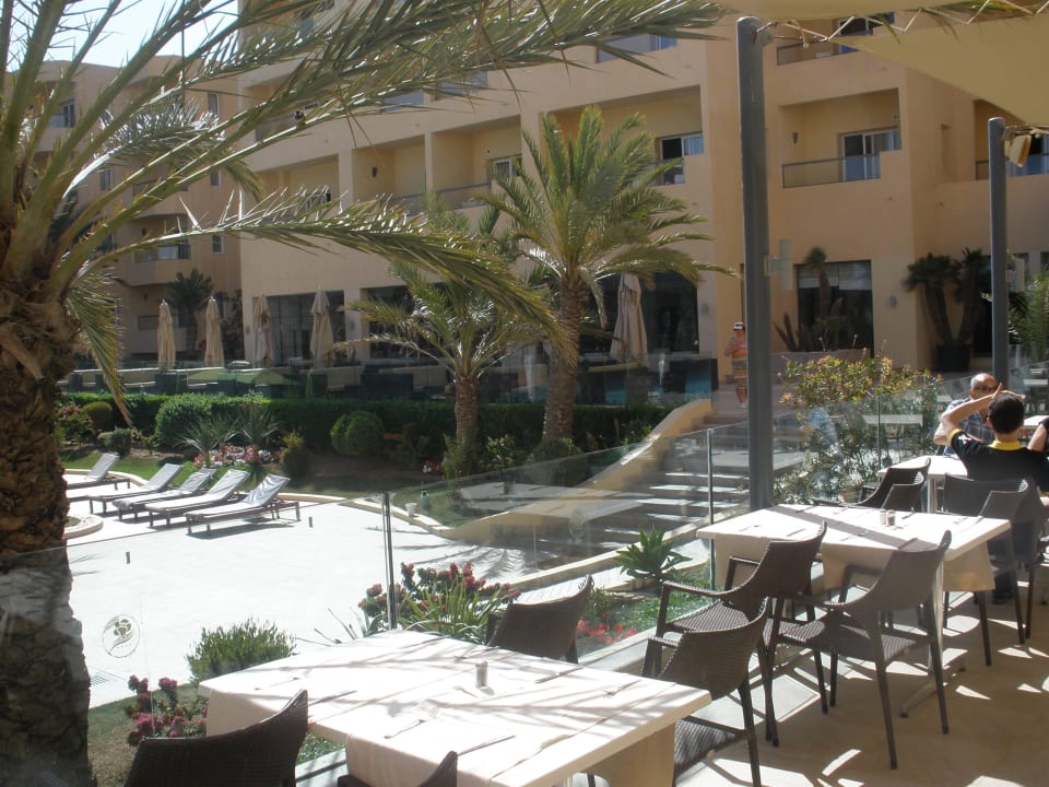 Blick zum Pool Hotel Rosa Beach