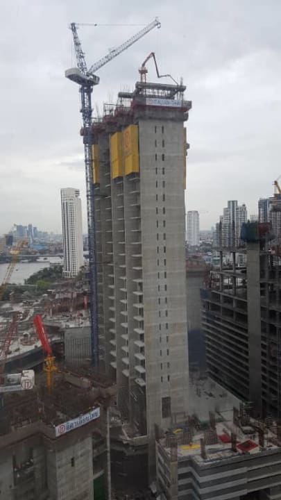 Budowa Millennium Hilton Bangkok