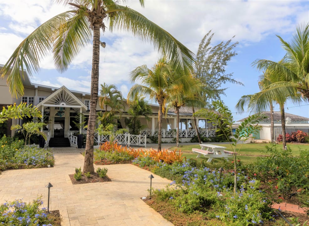 Gartenanlage Sea Breeze Beach House - All Inclusive