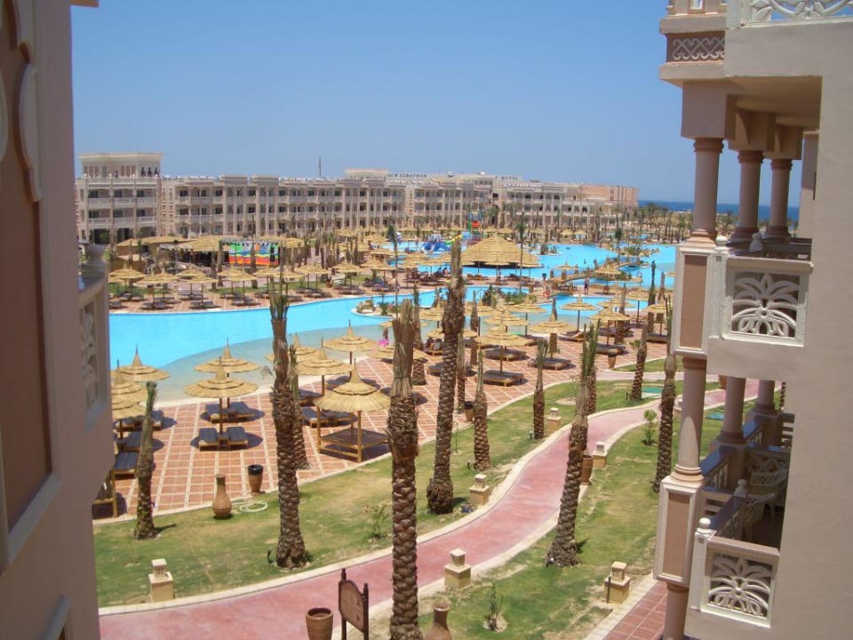 Blick vom Wohntrakt auf den Pool Pickalbatros Palace Resort