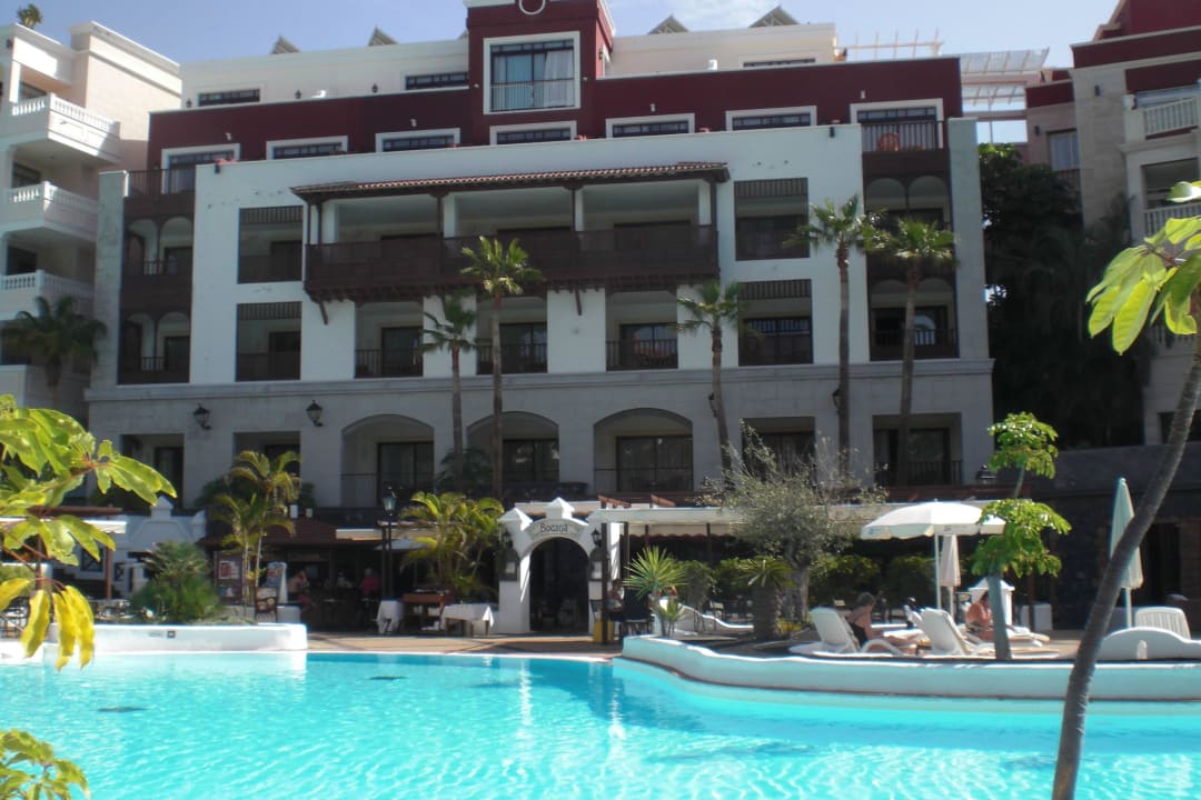 Sicht auf eines der Hotelgebäude Gran Tacande Wellness & Relax Costa Adeje