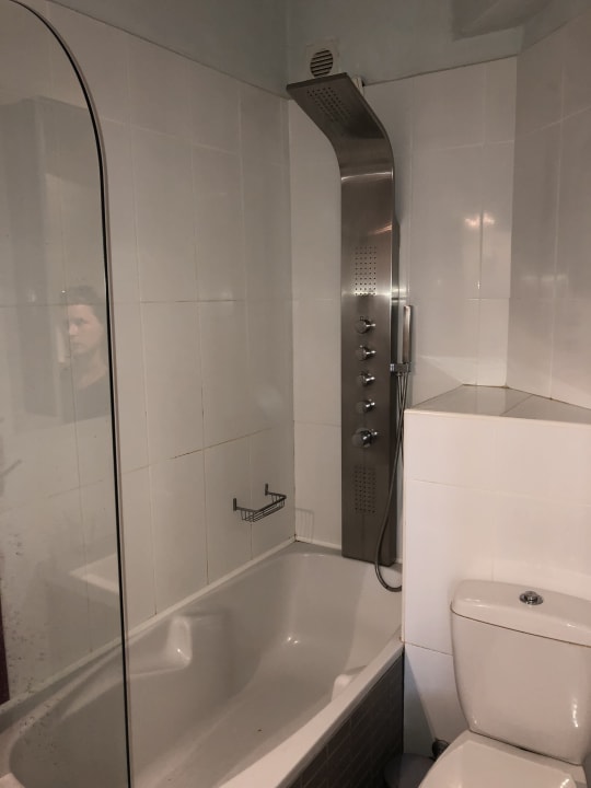 Zimmer Sovereign Beach Hotel