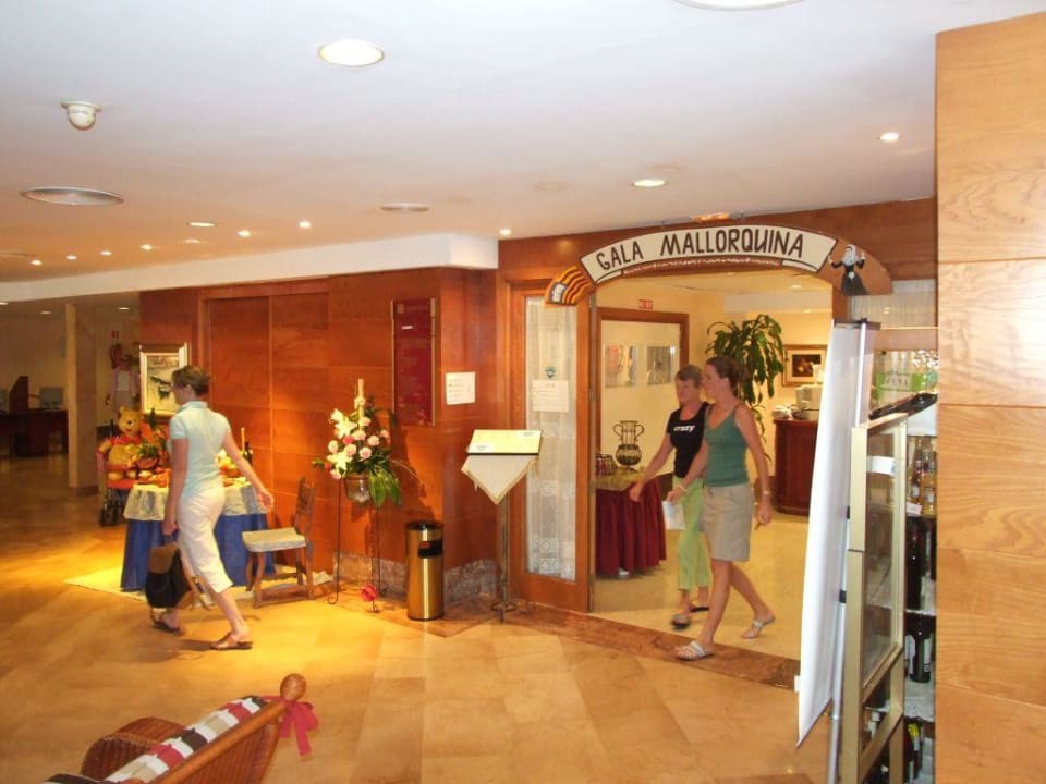 Eingang zum Restaurant Valentin Grand Park Suite Hotel