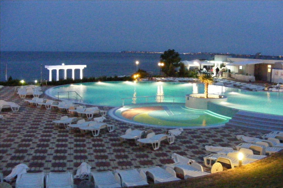 Pool am Abend Hotel Sineva Beach