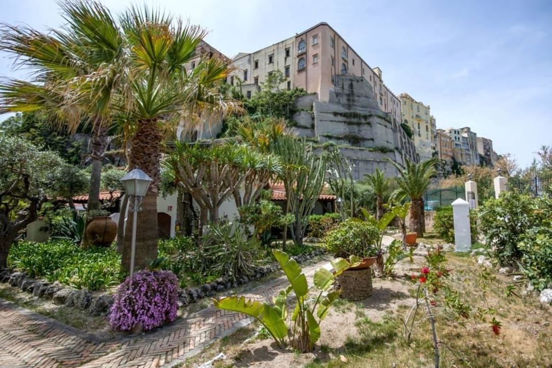 Unser schoener Garten Le Roccette Mare Beach Hotel & Restaurant