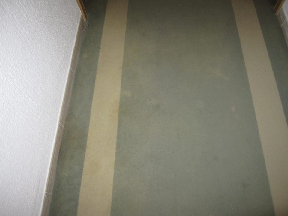 Flurteppich sollte erneuert werden Valentin Somni Hotel & Suites