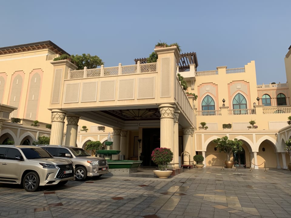 Außenansicht Shangri-La Hotel Qaryat Al Beri