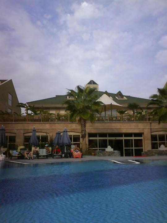 Blick vom Pool zum Hotel Can Garden Resort