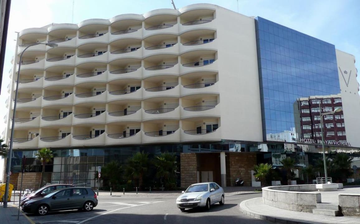 View from the street Hotel Playa Victoria