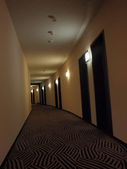 Pasillo del primer piso IntercityHotel Mainz
