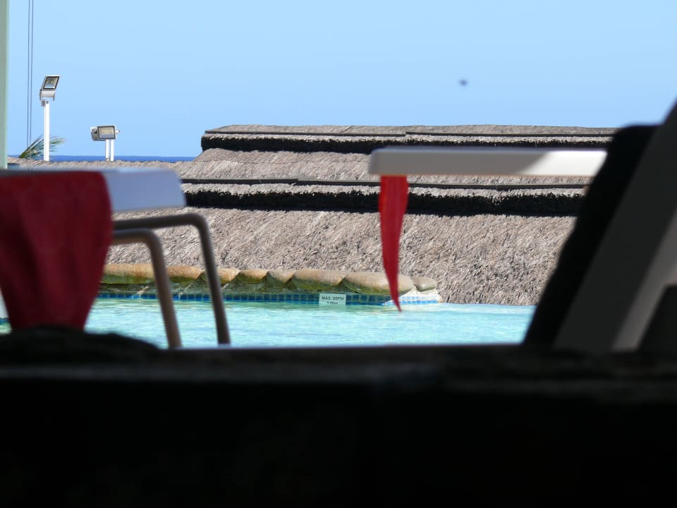 Bild aus dem Restaurant auf den Pool Anelia Resort & Spa