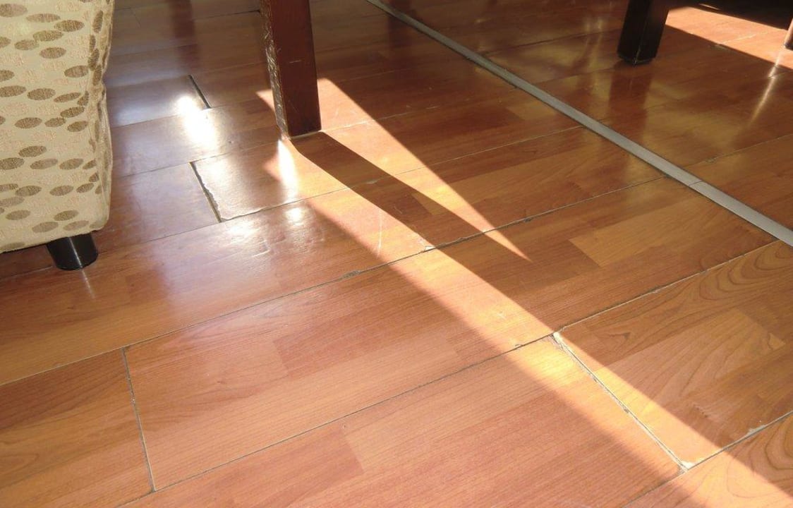 Laminatboden in der Tulipbar Le Jardin Resort