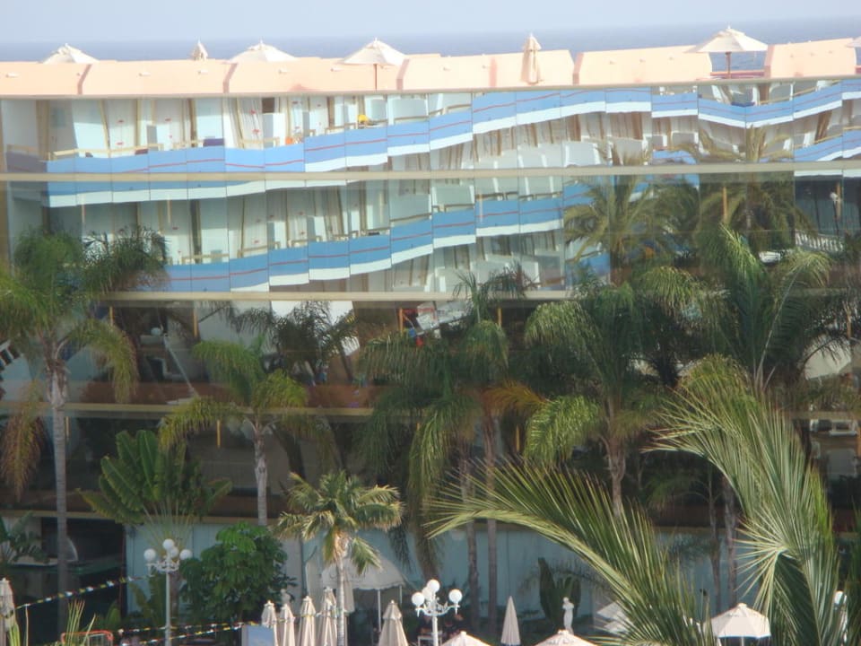 Blick Richtung Meer auf Hotel "Sir Anthony" Mediterranean Palace Hotel