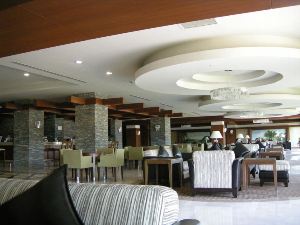 Die Lobby Bar  Crystal Family Comfort Collection