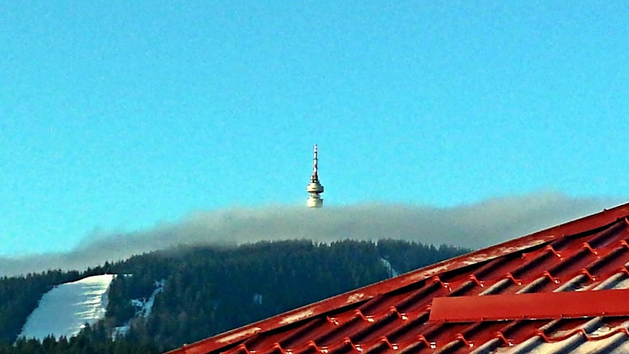 Blick vom Balkon zum Sneshanka und die Skipisten Hotel Dafovska