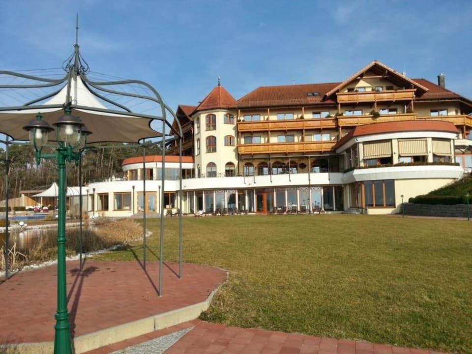 Schöner, großer Garten mit Blick über die Seen Der Birkenhof - Spa & Genuss Resort