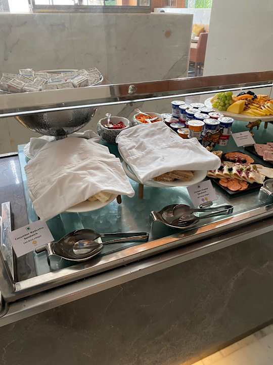 Gastro Hotel Vivanta by Taj Gurgaon