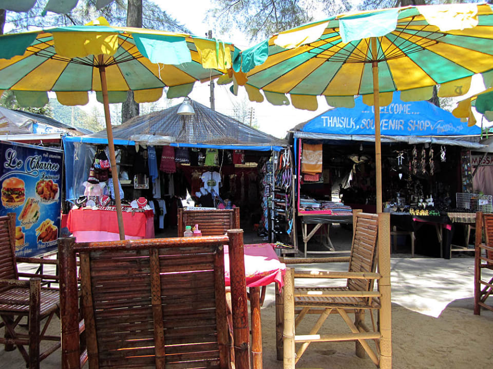 Strandrestaurants und Shops Sunprime Kamala Beach