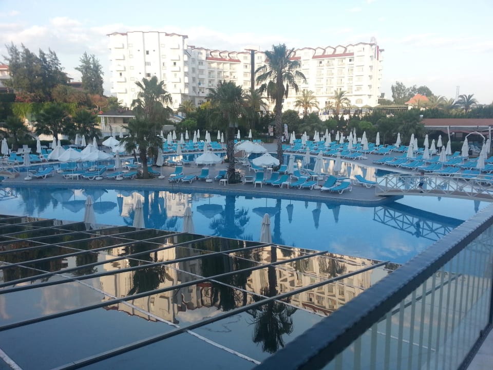 Dach Hallenbad mit großer Pool Side Mare Resort & Spa