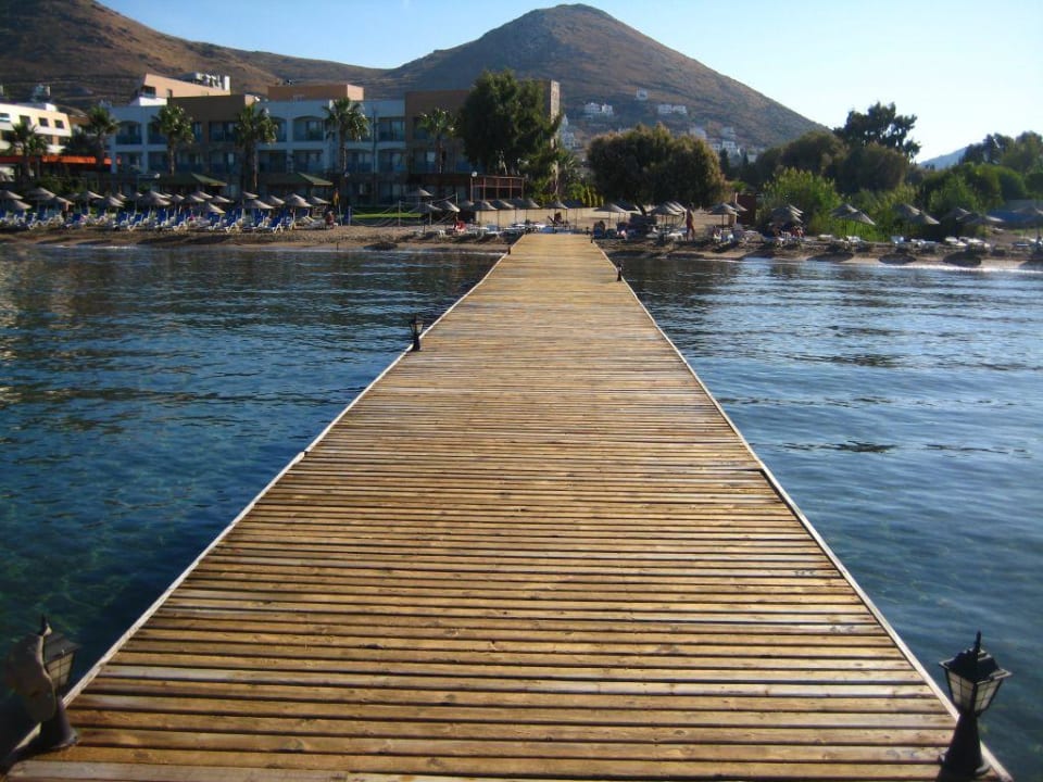 Widok z pomostu Tiana Beach Resort