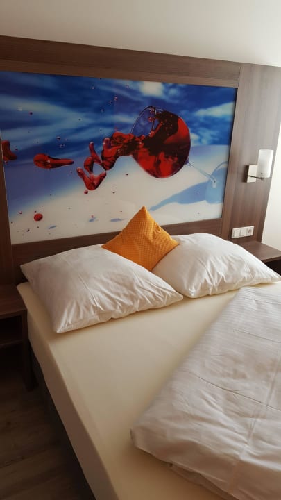 Bett mit Hintergrundbeleuchung Schroeders Wein-Style-Hotel