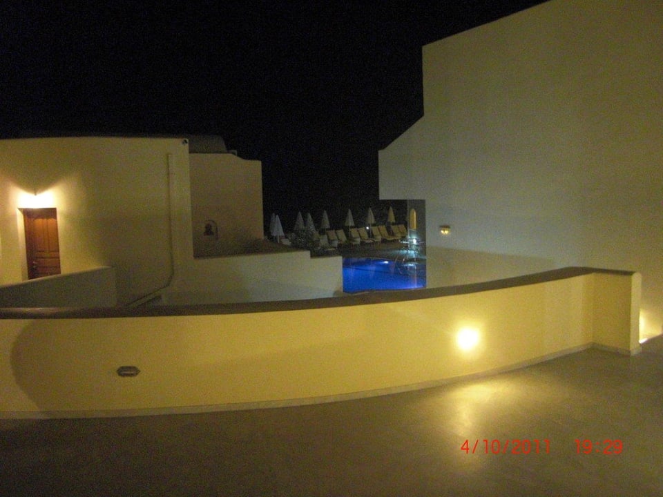 Blick zum Pool bei Nacht Hotel Epavlis